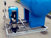 气动隔膜泵自动吸水的方法